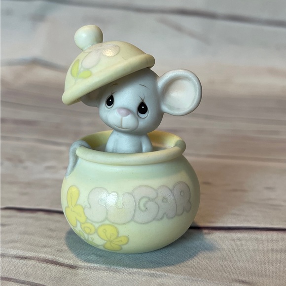 Cute Mouse Figurine in Sugar Pot Precious Moments members only - Picture 1 of 8